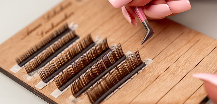 False Eyelashes: A Complete Guide to Enhancing Your Beauty